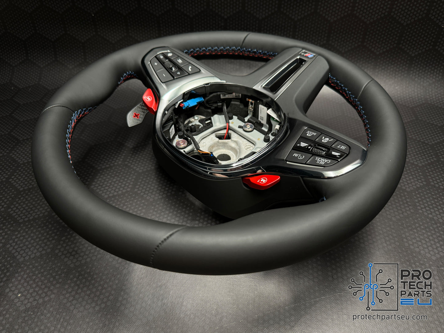 
                  
                    OE BMW M X5 X6 M5 CS G05 G30 Steering wheel selfdrive+heating+carbon fiber paddle
                  
                