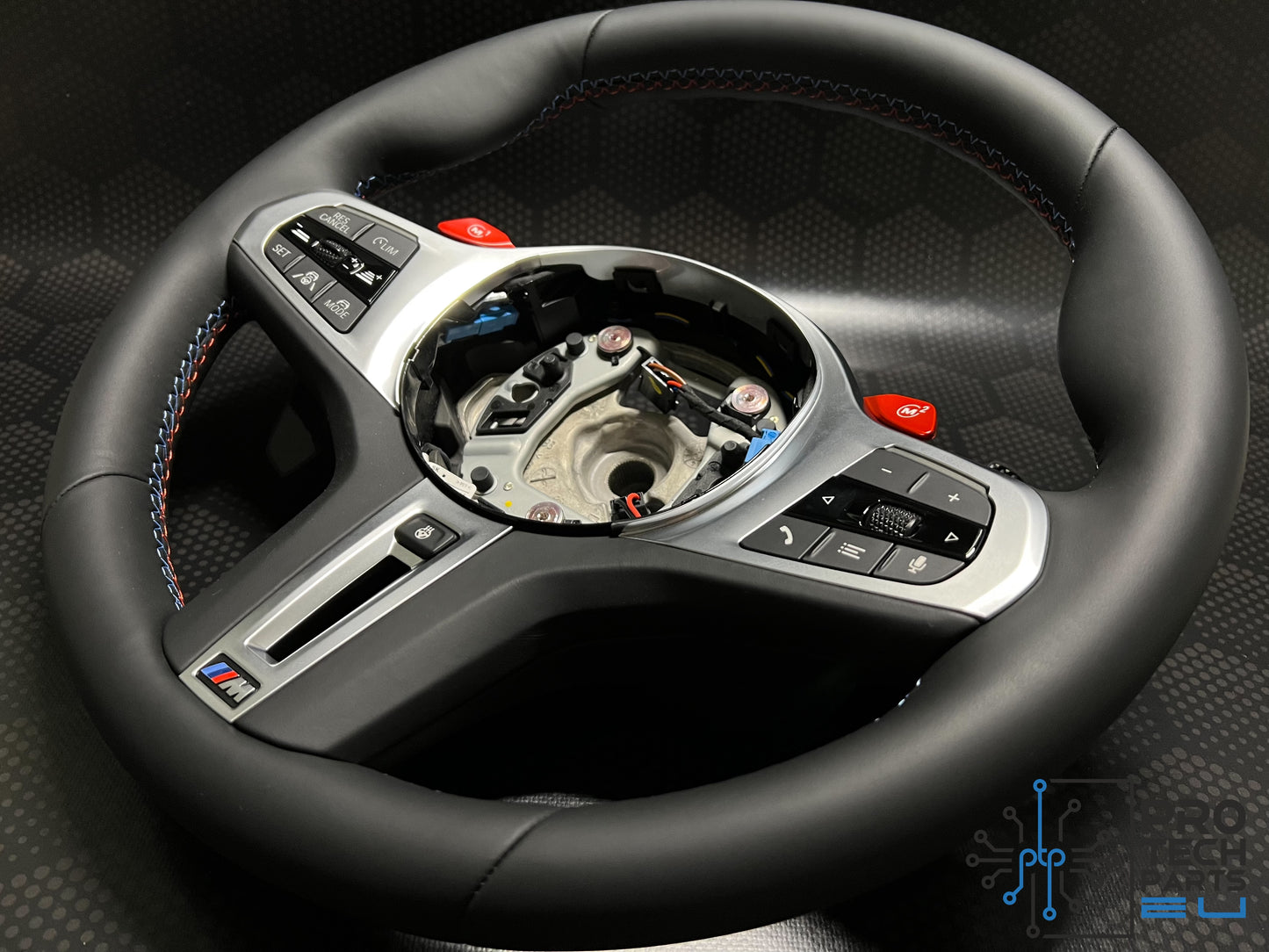 
                  
                    OE BMW M F90 F91 F92 M5 M8 G30 G15 Steering wheel selfdrive+heating+carbon fiber paddle
                  
                