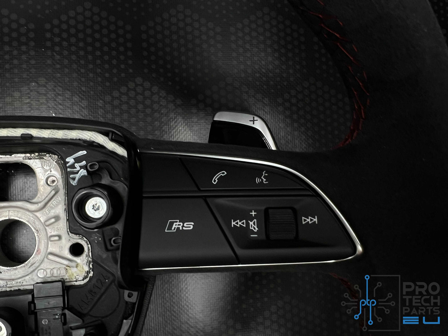 
                  
                    Genuine AUDI RS heated alcantara steering wheel new Q3,A4,A5,S5,RS5,SQ5,Q7,Q8,SQ7,RSQ8
                  
                