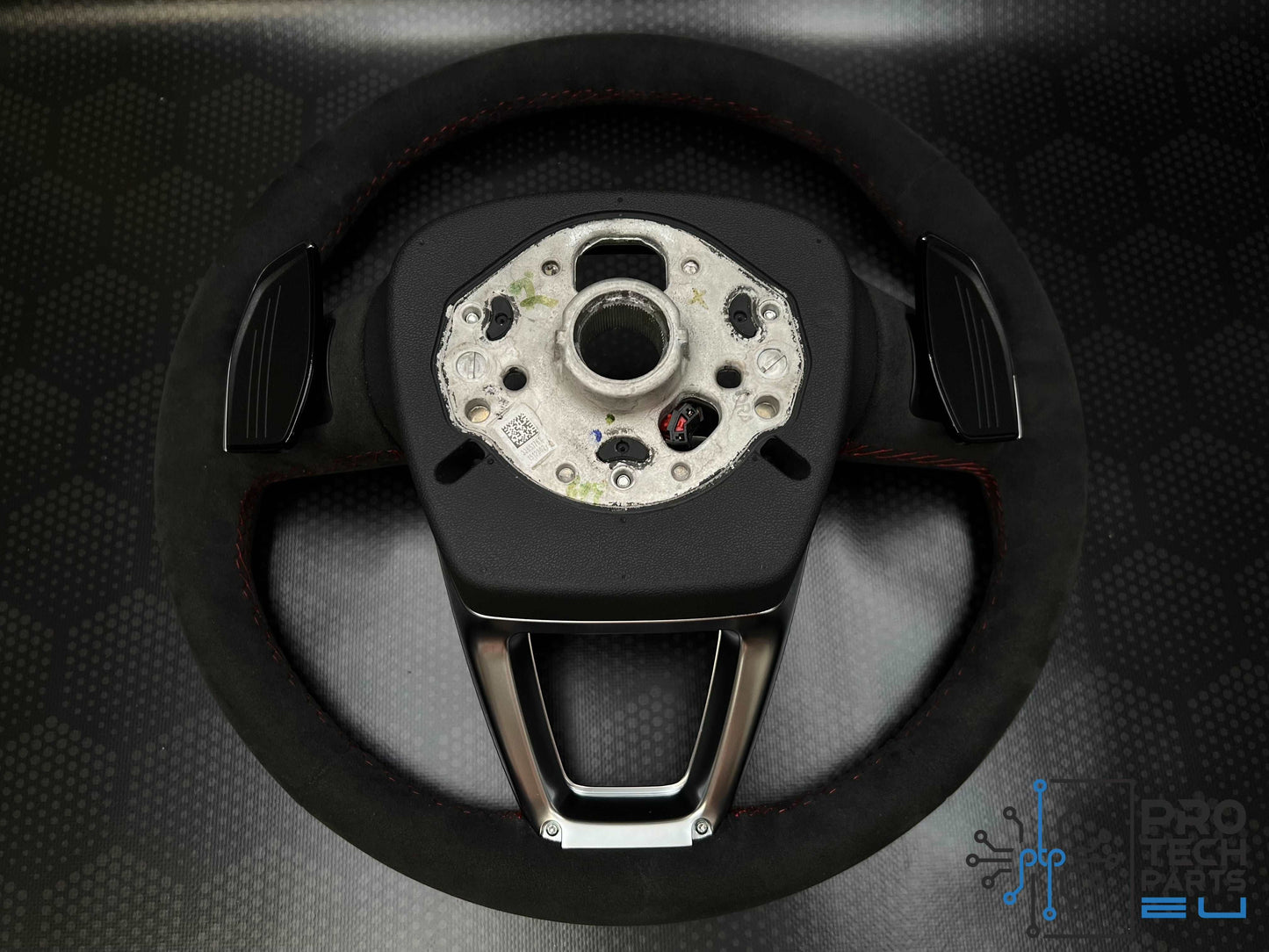 
                  
                    Genuine AUDI RS heated alcantara steering wheel new Q3,A4,A5,S5,RS5,SQ5,Q7,Q8,SQ7,RSQ8
                  
                