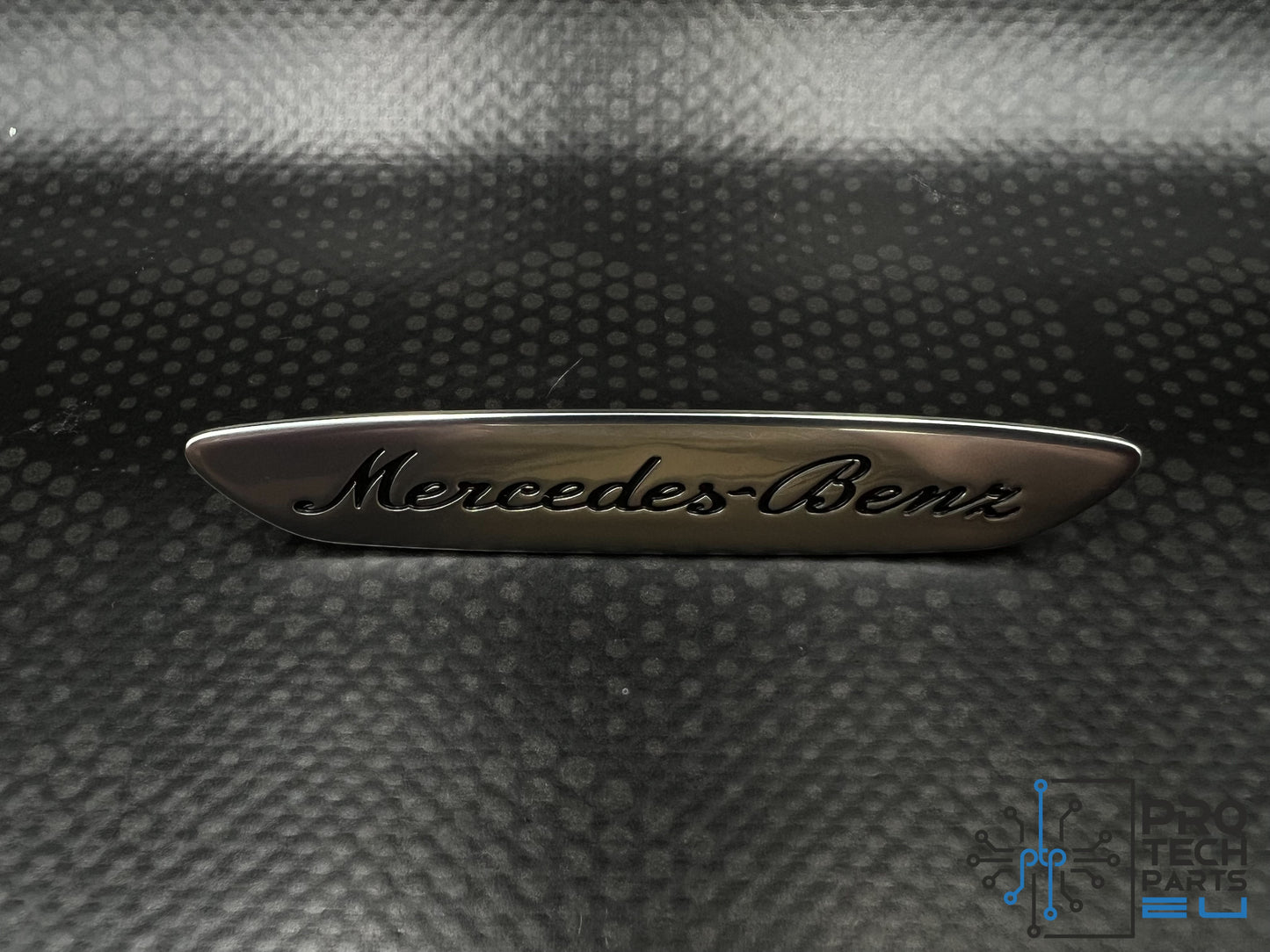 
                  
                    Mercedes-benz W222 S class BENZ  steering wheel cover badge/logo oe new
                  
                