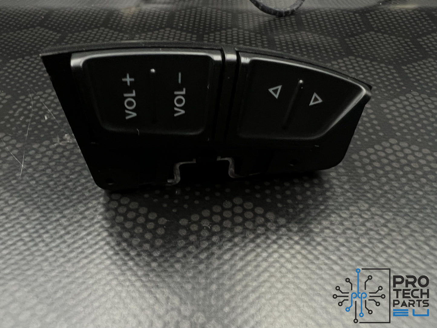 
                  
                    Volkswagen VW AUDI Golf, Passat etc steering wheel radio controls switches
                  
                