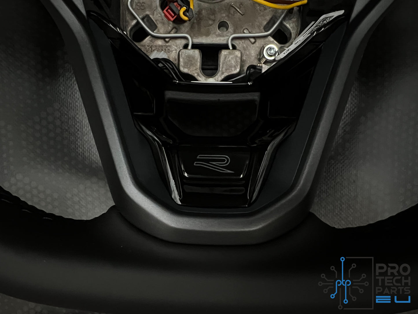 
                  
                    Volkswagen R steering wheel full black Tiguan,Passat,Arteon,Golf etc heated+touch
                  
                