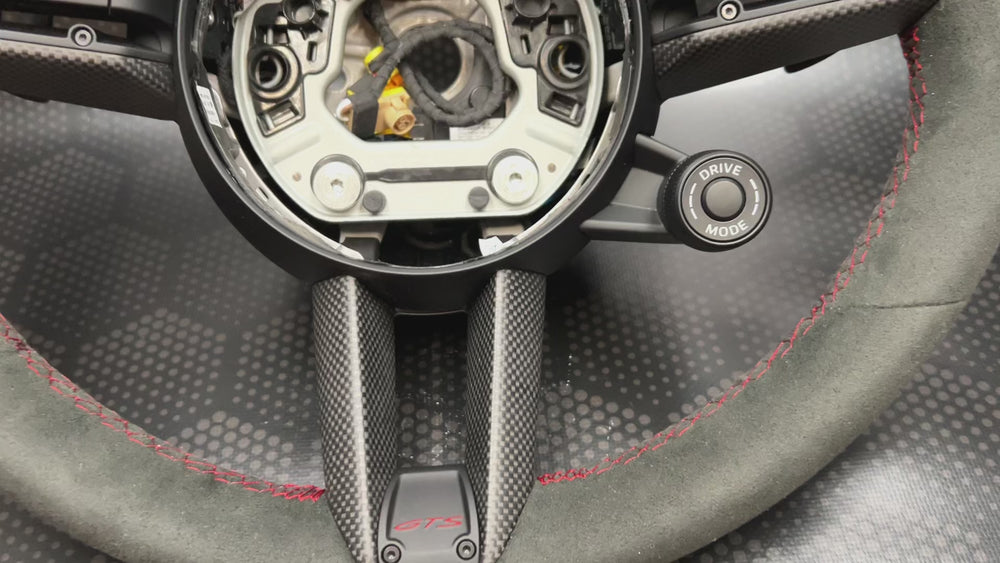 
                  
                    在画廊查看器中加载并播放视频，Porsche Steering wheel race-tex GT3RS GT3 GTS GT 992 turbo S carrera GTS  red carmine WEISSACH
                  
                